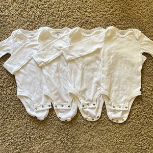 Carter's 4 pack white long sleeve onesies EUC 6m